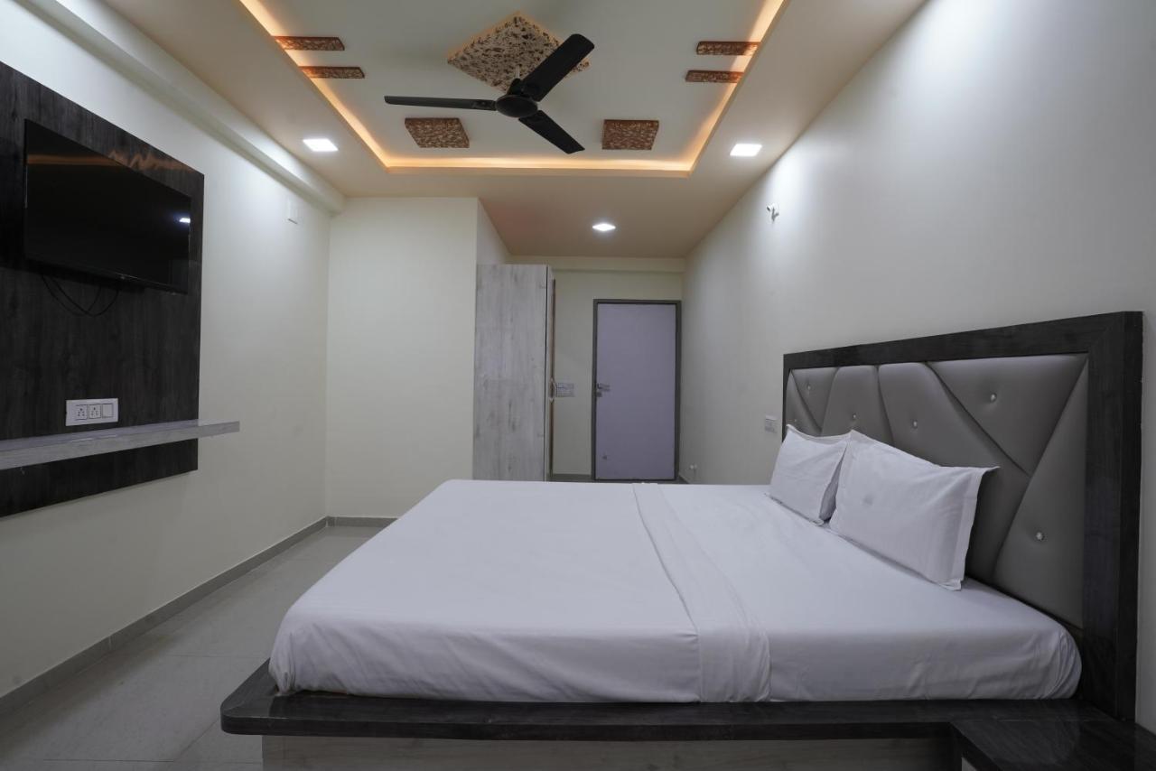 Hotel Ggc Inn Ahmedabad Extérieur photo